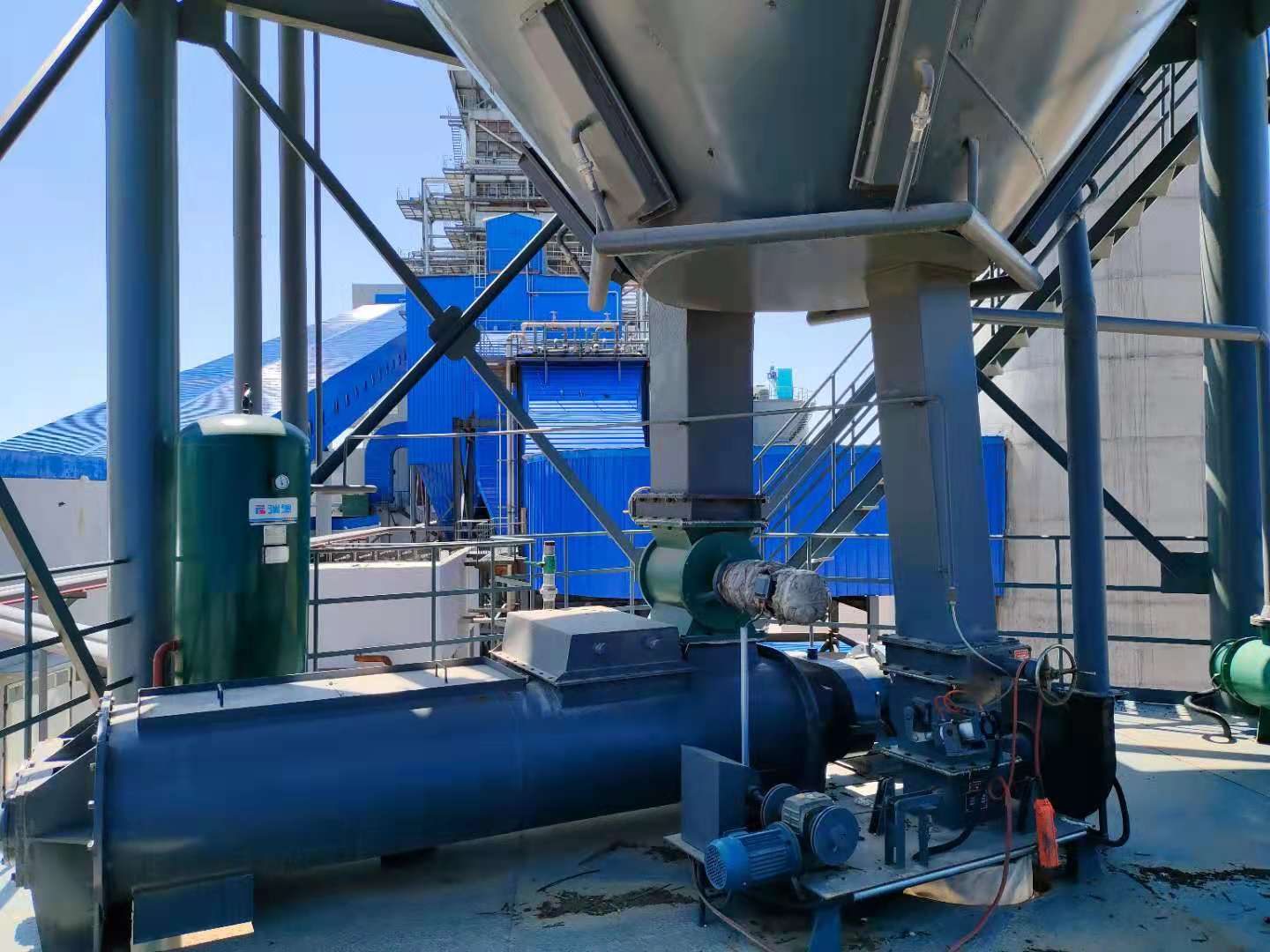 1723704450601888.jpg 青州攪拌機(jī).jpg